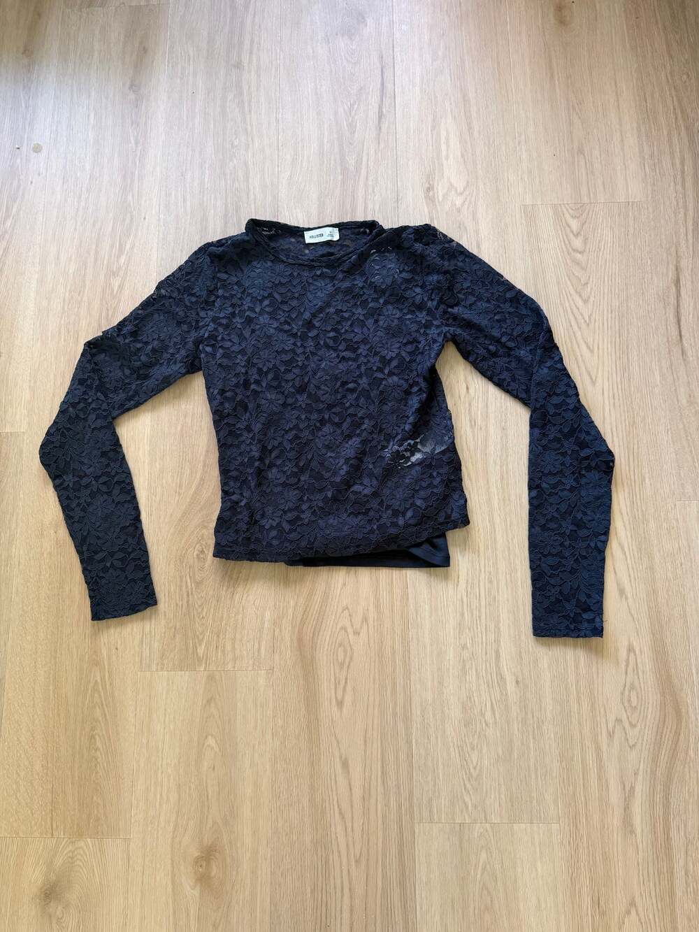 NWT! Hollister Long Sleeve Lace Top - Size Medium - Black - Lined